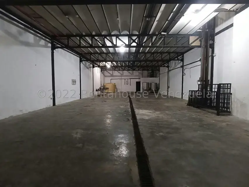 Edificio en Venta en Avenida Constitucion, Aragua - 12