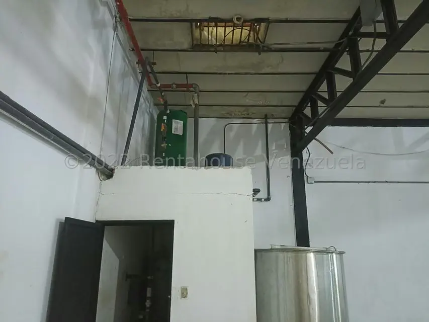 Edificio en Venta en Avenida Constitucion, Aragua - 15