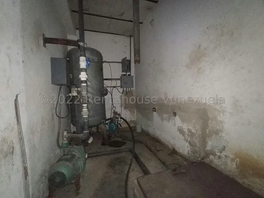 Edificio en Venta en Avenida Constitucion, Aragua - 16