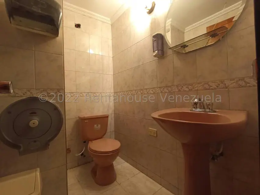 Edificio en Venta en Avenida Constitucion, Aragua - 26