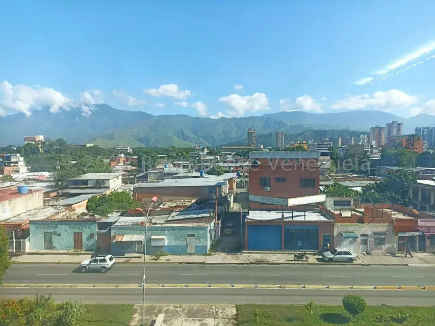 Edificio en Venta en Avenida Constitucion, Aragua - 51