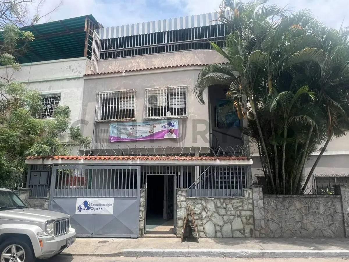 Casa comercial para instituto medico u oficinas en Los Rosales