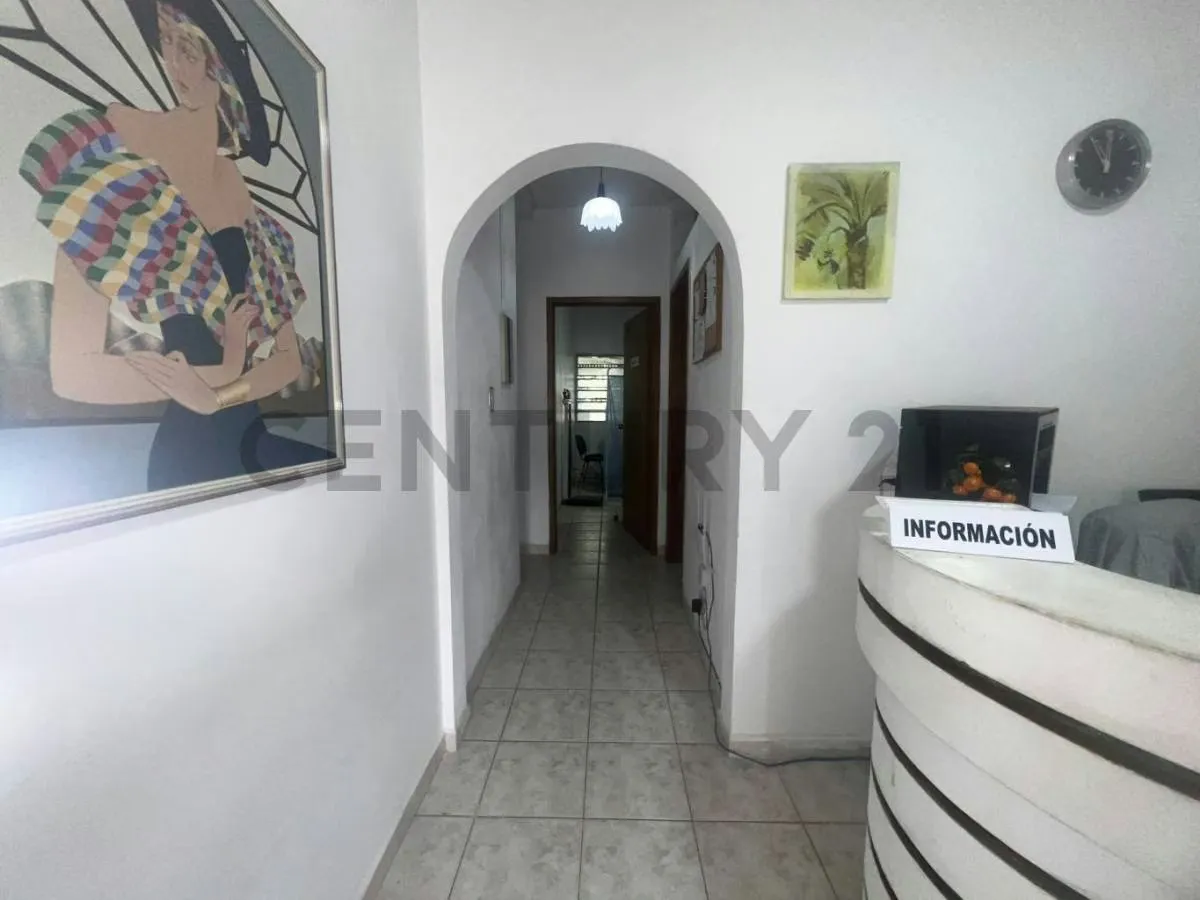 Casa comercial para instituto medico u oficinas en Los Rosales - 11