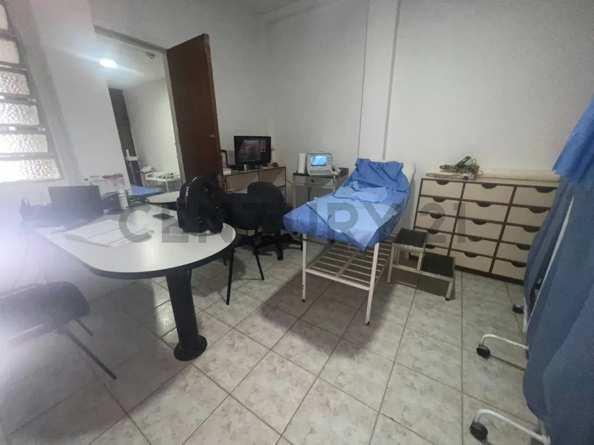 Casa comercial para instituto medico u oficinas en Los Rosales - 13