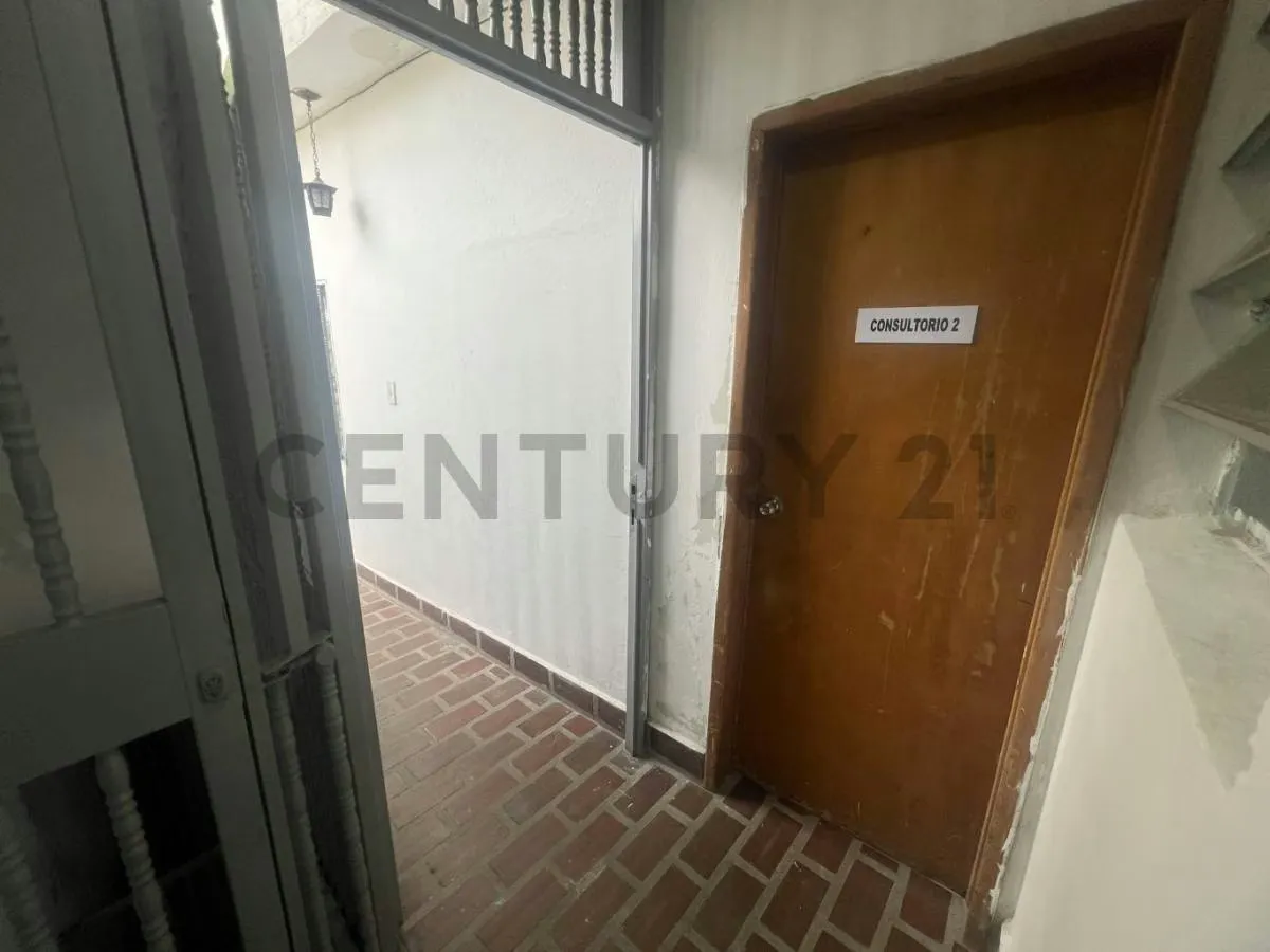 Casa comercial para instituto medico u oficinas en Los Rosales - 18