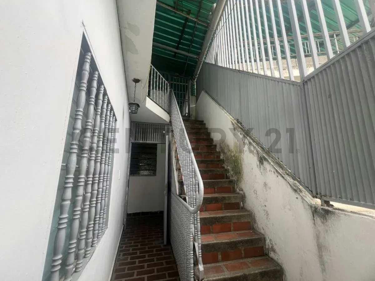 Casa comercial para instituto medico u oficinas en Los Rosales - 20