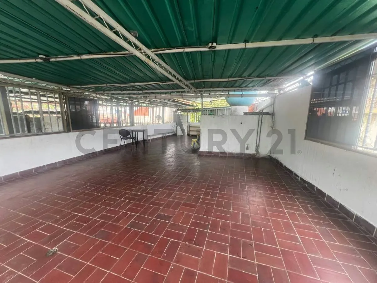 Casa comercial para instituto medico u oficinas en Los Rosales - 23