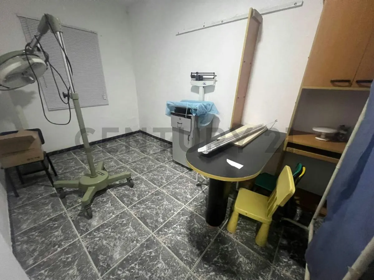 Casa comercial para instituto medico u oficinas en Los Rosales - 3