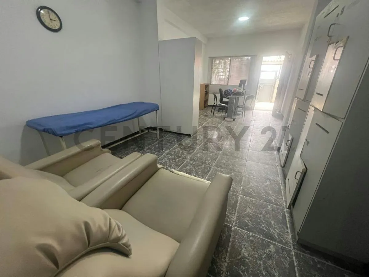 Casa comercial para instituto medico u oficinas en Los Rosales - 4