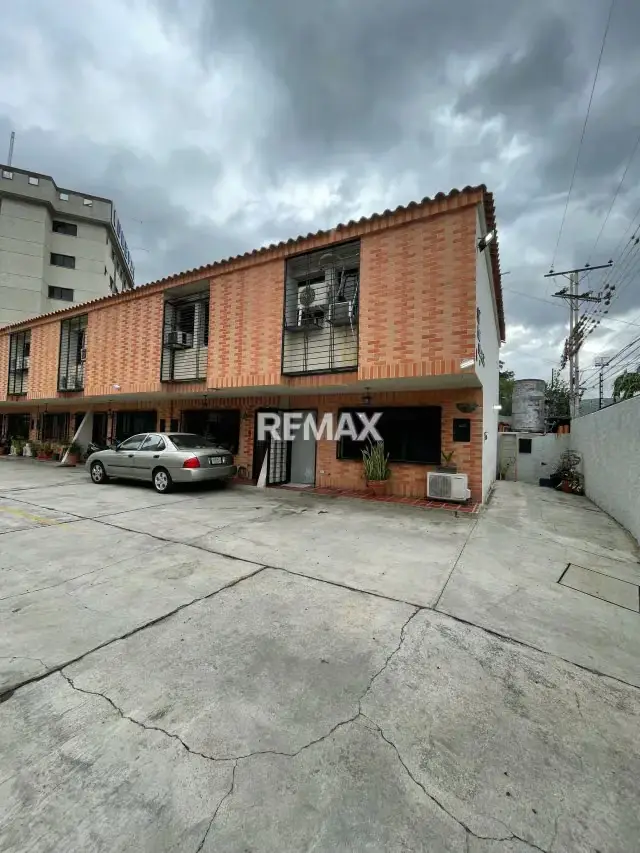 Casa en La Granja Naguanagua a remodelar