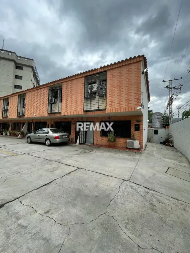 Casa en La Granja Naguanagua a remodelar