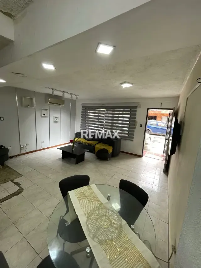 Casa en La Granja Naguanagua a remodelar - 3
