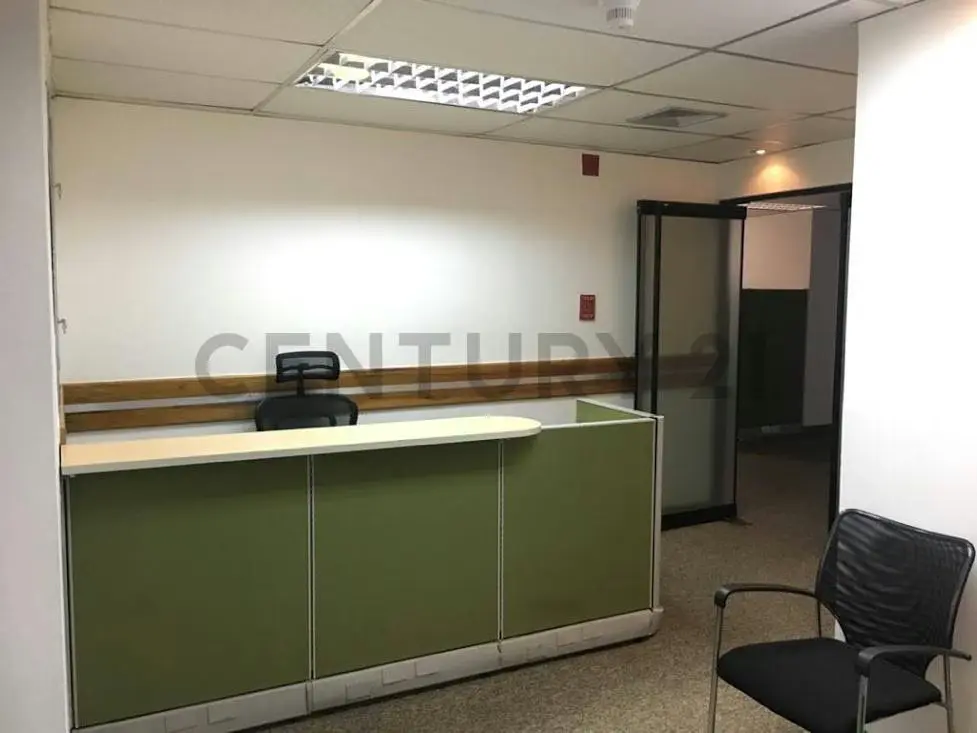Se alquila oficina amoblada Edif. Banco Industrial. Av. 5 de Julio. Maracaibo - 11
