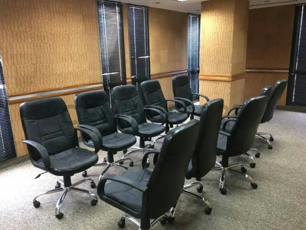 Se alquila oficina amoblada Edif. Banco Industrial. Av. 5 de Julio. Maracaibo - 12