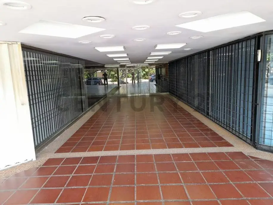 Se alquila oficina amoblada Edif. Banco Industrial. Av. 5 de Julio. Maracaibo - 4