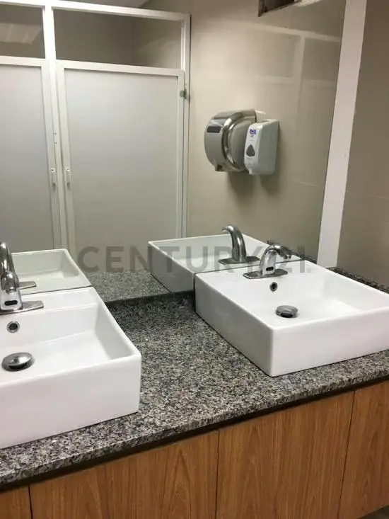 Se alquila oficina amoblada Edif. Banco Industrial. Av. 5 de Julio. Maracaibo - 9