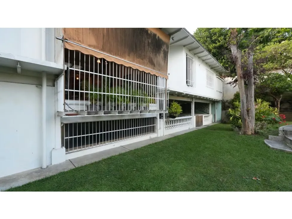 Casa amplia con piscina y jardín en Los Chorros - 2