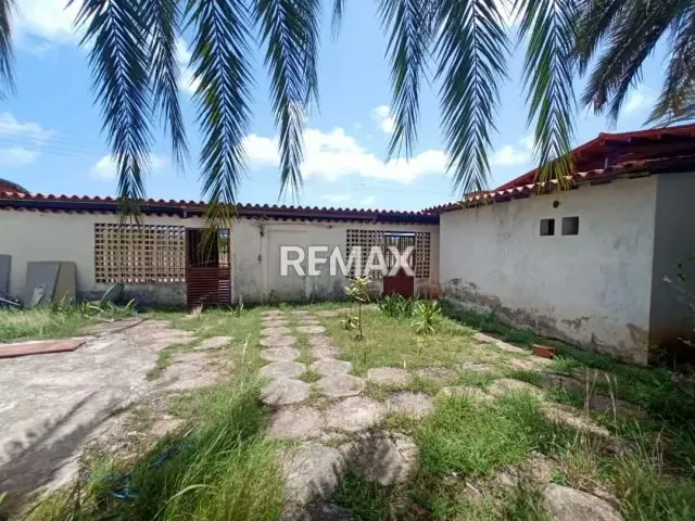 TOWNHOUSE CON ESTILO TRADICIONAL, EN JUAN GRIEGO, SECTOR LA LAGUNITA - 3