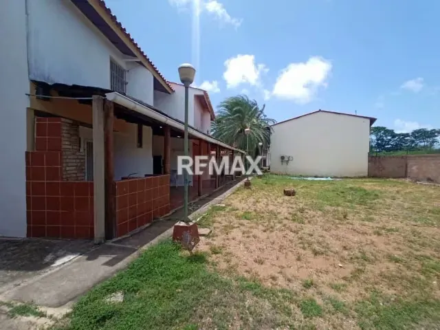 TOWNHOUSE CON ESTILO TRADICIONAL, EN JUAN GRIEGO, SECTOR LA LAGUNITA - 5