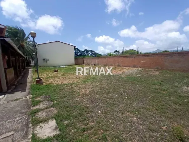 TOWNHOUSE CON ESTILO TRADICIONAL, EN JUAN GRIEGO, SECTOR LA LAGUNITA - 7