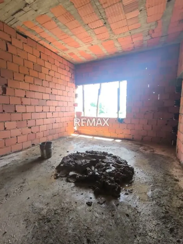 Se Vende Casa en Urbanizacion San Miguel, tercera etapa en Obra Gris - 4