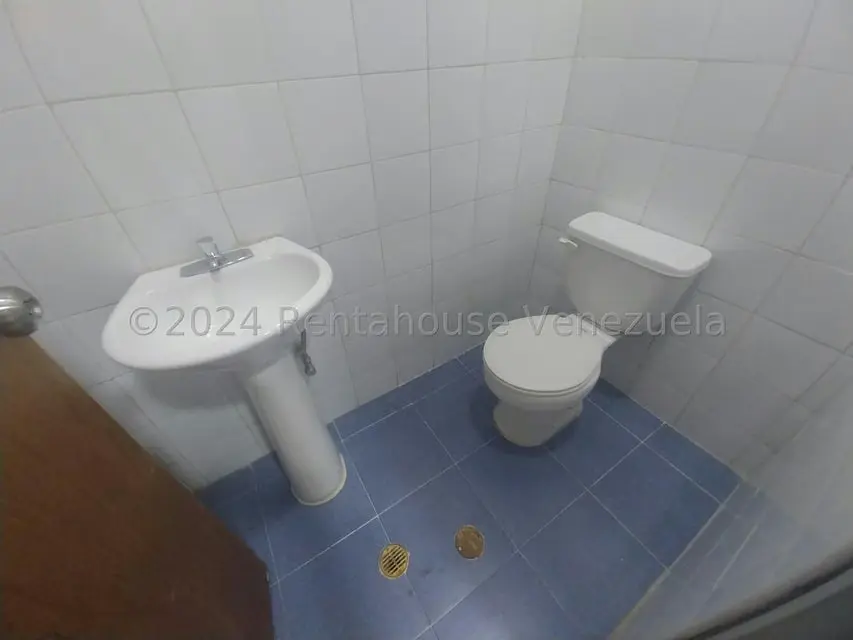 Oficina en Alquiler en Zona Industrial, Carabobo - 11