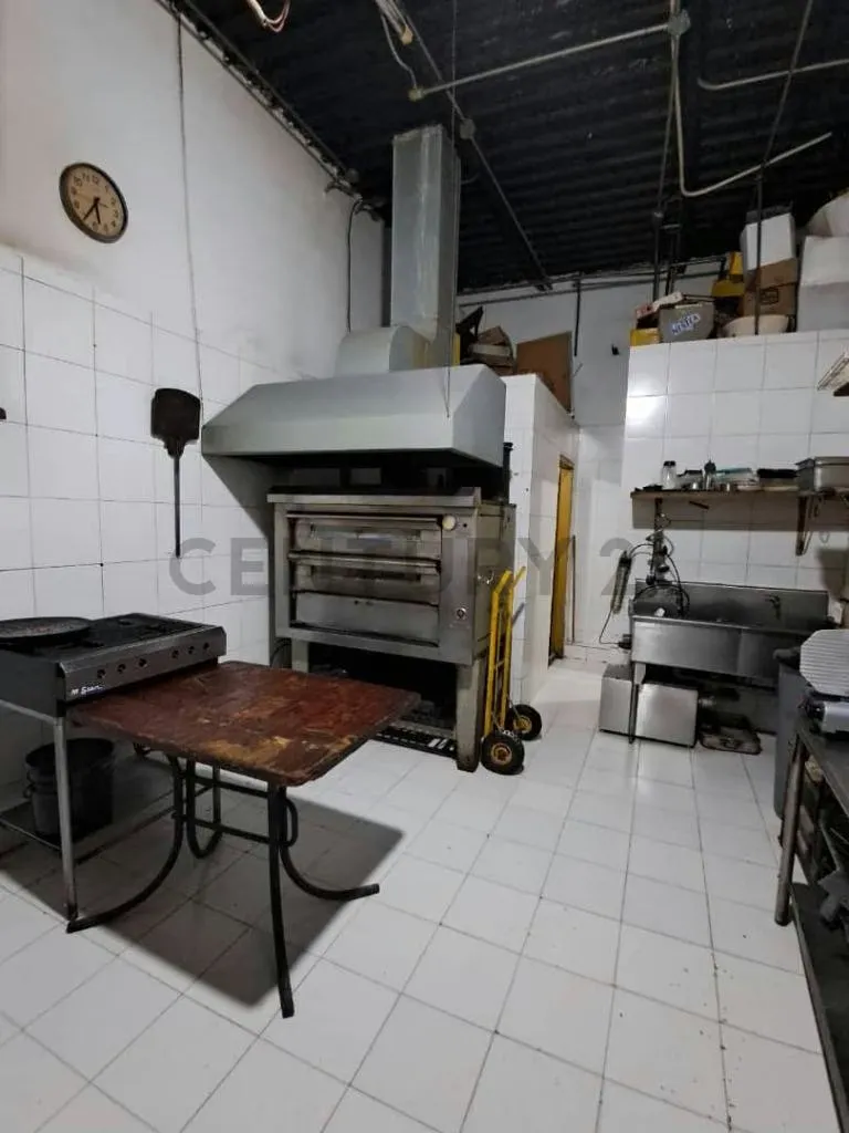 Ofrece Traspaso Maxi Pizza ubicado en la feria de comida del CC Anaco Center.. - 11