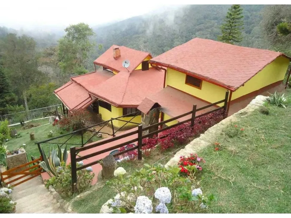 En venta Casa Campestre 1.215m2 La Colonia Tovar (vía Puerto Cruz)