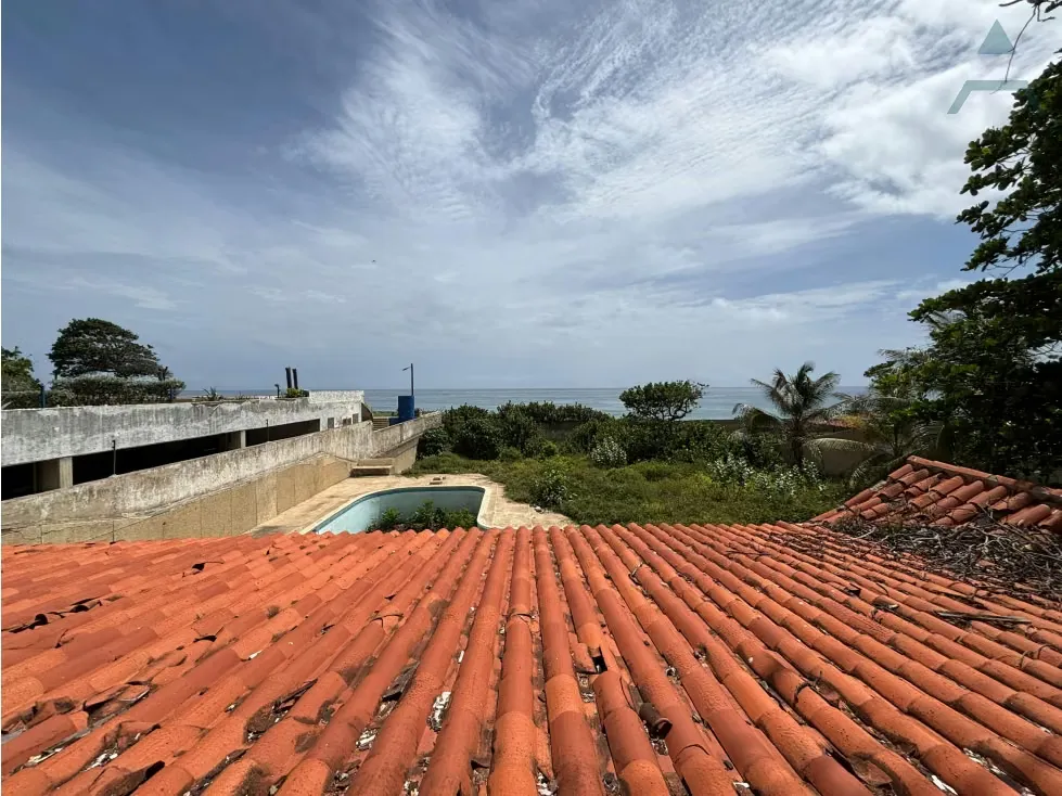 Se vende casa 2383m² 8h+2s/7b+s/8p Caraballeda - 3