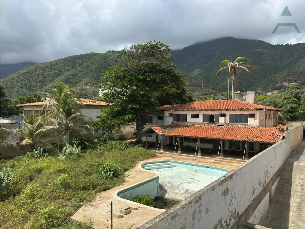 Se vende casa 2383m² 8h+2s/7b+s/8p Caraballeda - 5