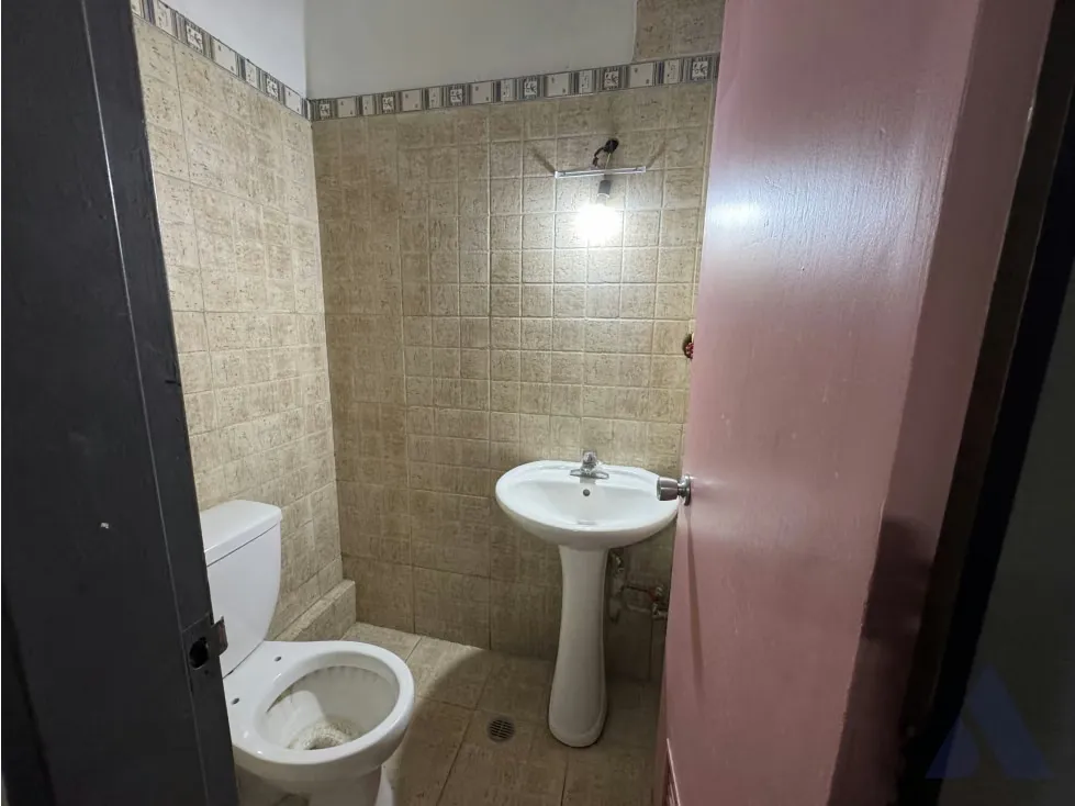 Alquilo local comercial 66m2 Centro Plaza Páez 2820 - 11