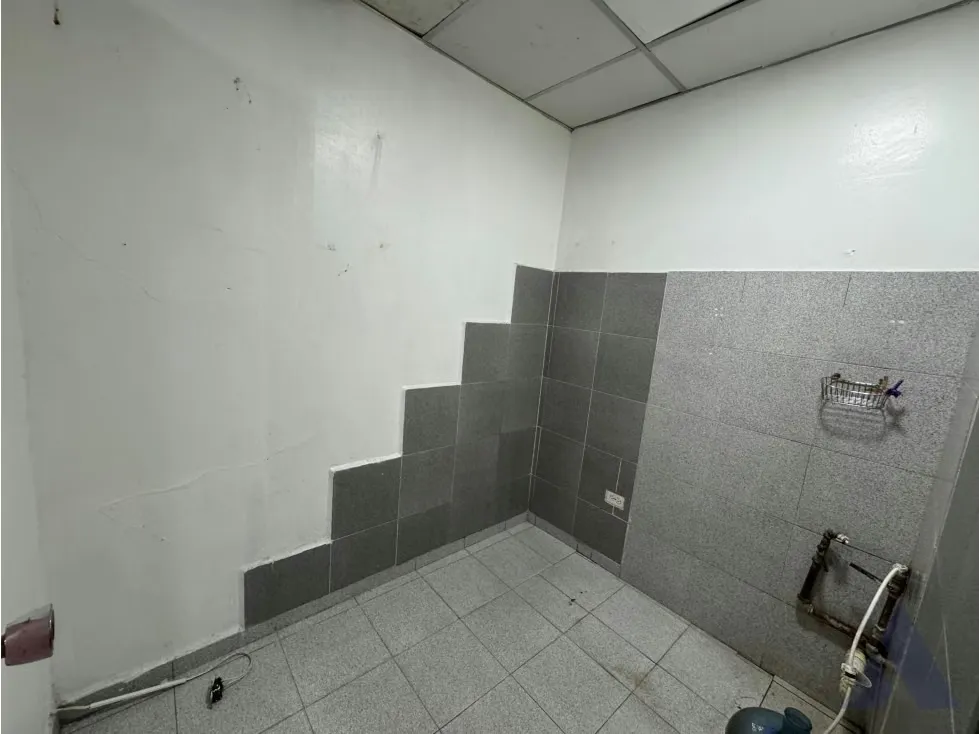 Alquilo local comercial 66m2 Centro Plaza Páez 2820 - 12