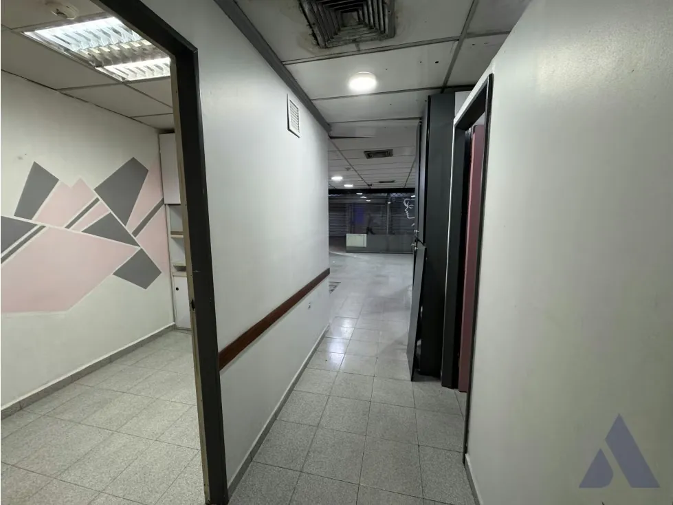 Alquilo local comercial 66m2 Centro Plaza Páez 2820 - 19