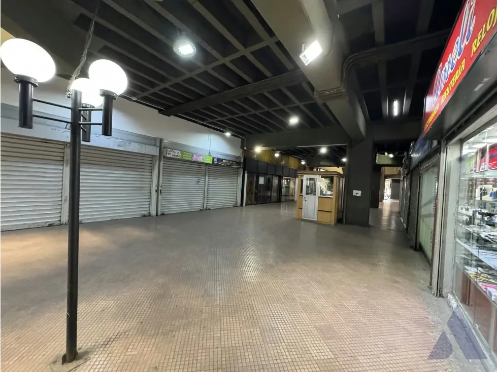 Alquilo local comercial 66m2 Centro Plaza Páez 2820 - 3