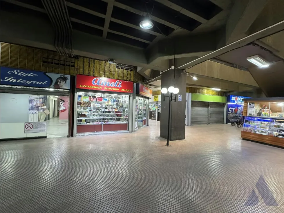 Alquilo local comercial 66m2 Centro Plaza Páez 2820 - 6