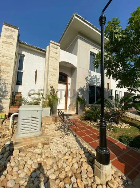 Venta de casa ubicada en exclusiva zona residencial