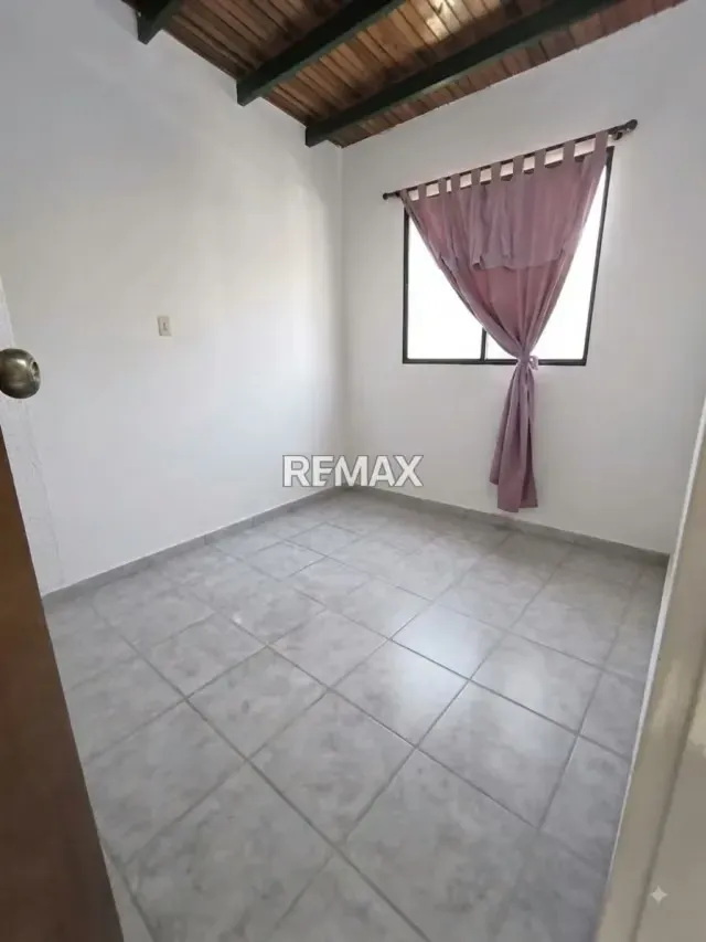 Alquiler de Habitación sin Amoblado, en urbanismo Privado