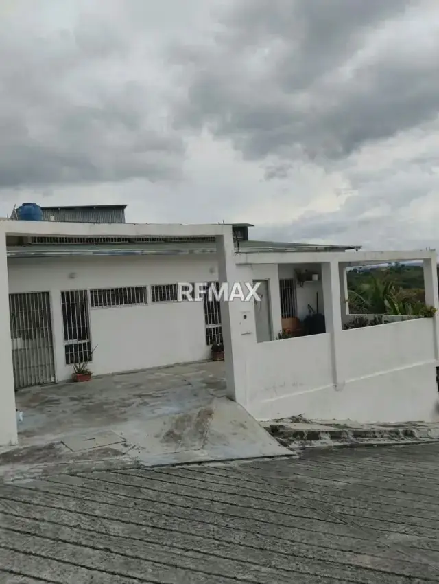 EN VENTA CASA EN PERIBECA