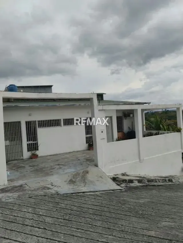 EN VENTA CASA EN PERIBECA