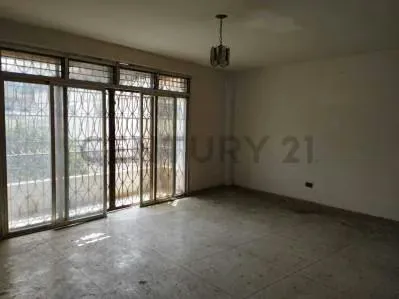 Edificio con tres niveles en Prados de María , Caracas - 5