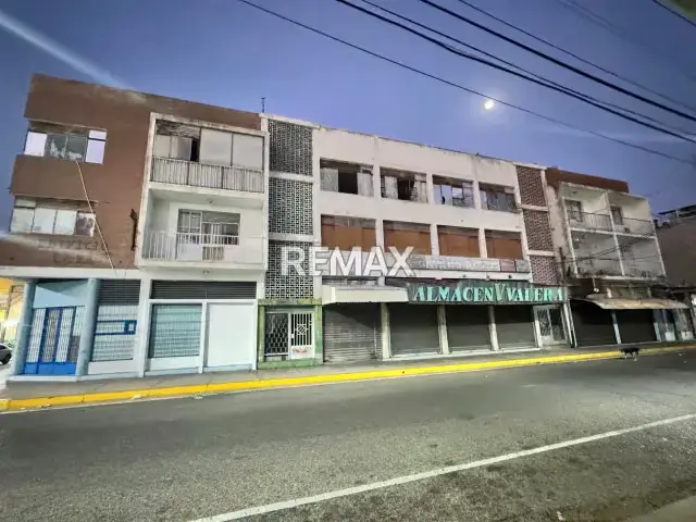 Edificio Comercial en Venta. Centro de Punto Fijo