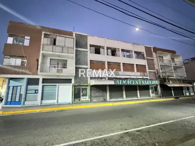 Edificio Comercial en Venta. Centro de Punto Fijo