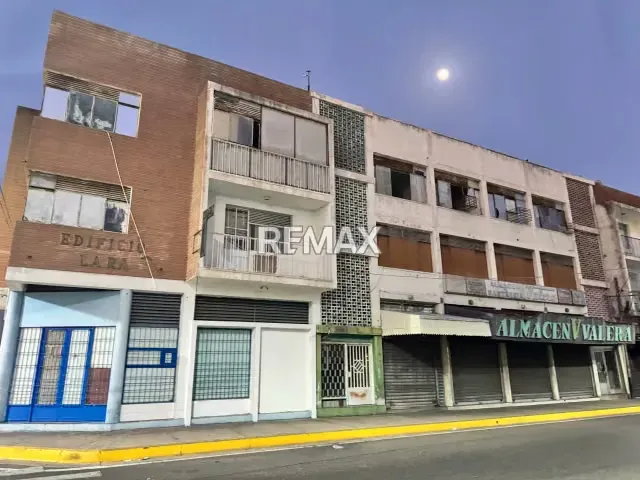 Edificio Comercial en Venta. Centro de Punto Fijo - 4
