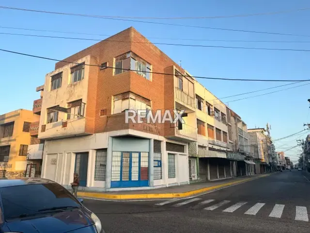 Edificio Comercial en Venta. Centro de Punto Fijo - 5