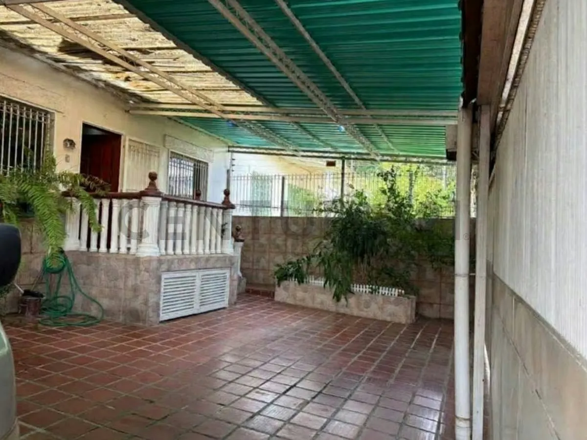 Casa en venta en Las Veredas de Coche · 273 m² · 5 hab · 4 puestos techados - 5