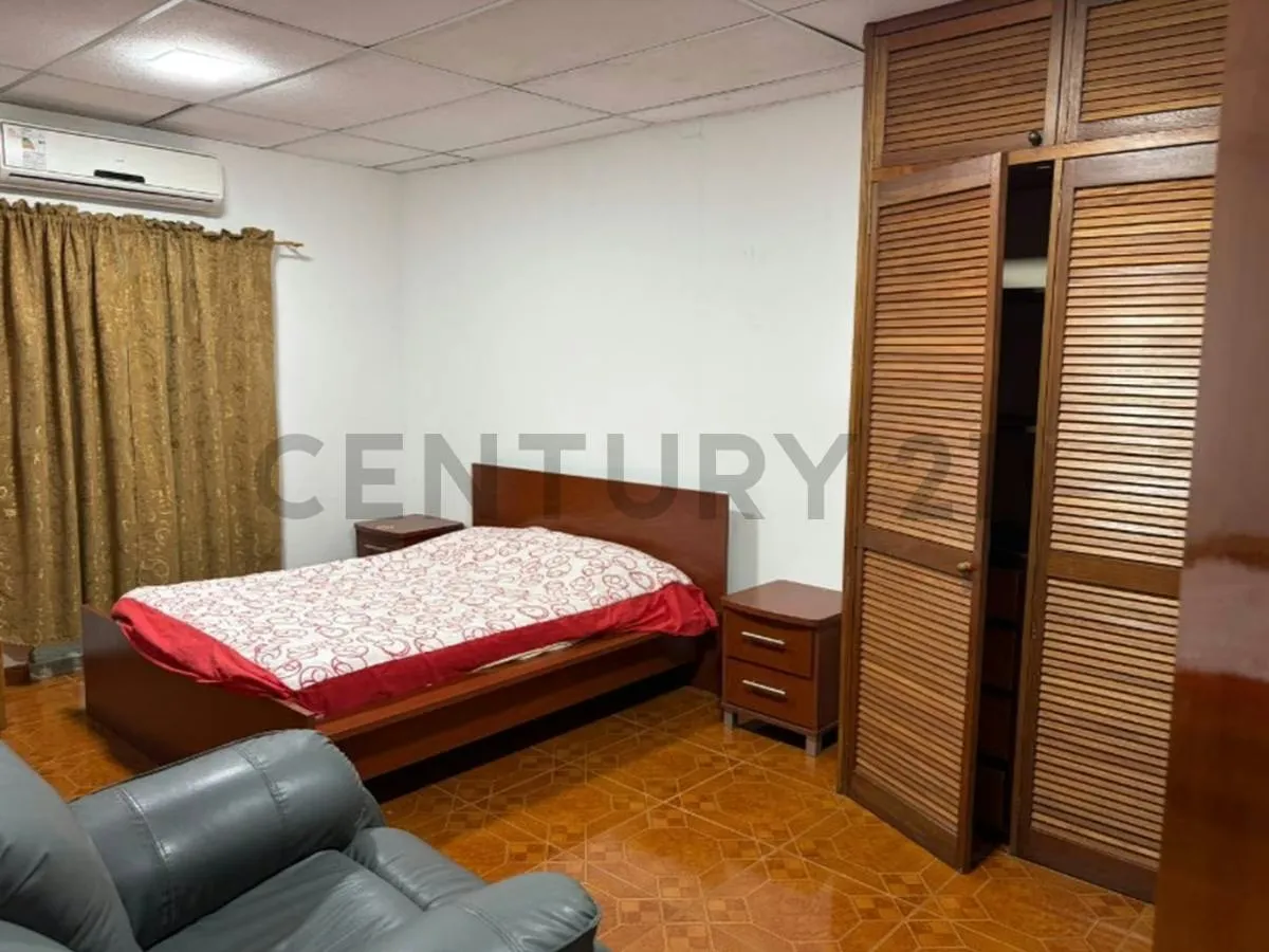 Casa en venta en Las Veredas de Coche · 273 m² · 5 hab · 4 puestos techados - 8