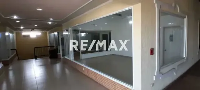 LOCAL COMERCIAL EN ALQUILER EN C.C. VIRGEN DEL VALLE - 2