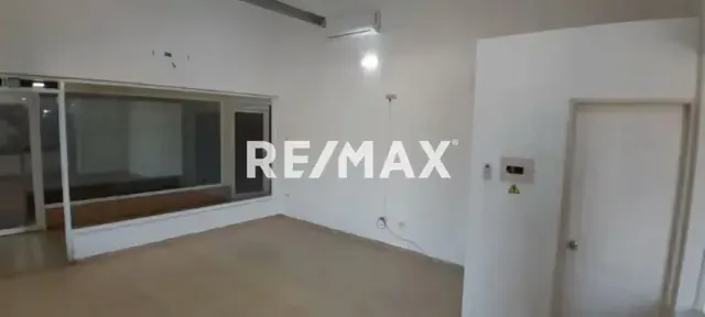 LOCAL COMERCIAL EN ALQUILER EN C.C. VIRGEN DEL VALLE - 3
