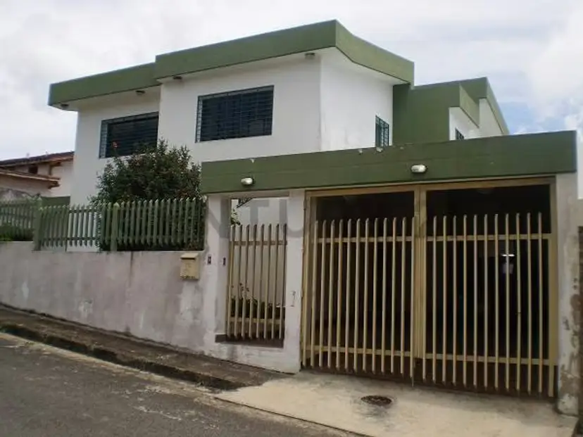 Casa en venta ubicada en San Antonio, Urbanización Parque El Retiro