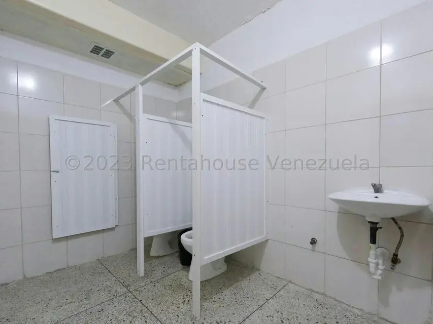 Local Comercial en Alquiler en Zona Este, Lara - 28